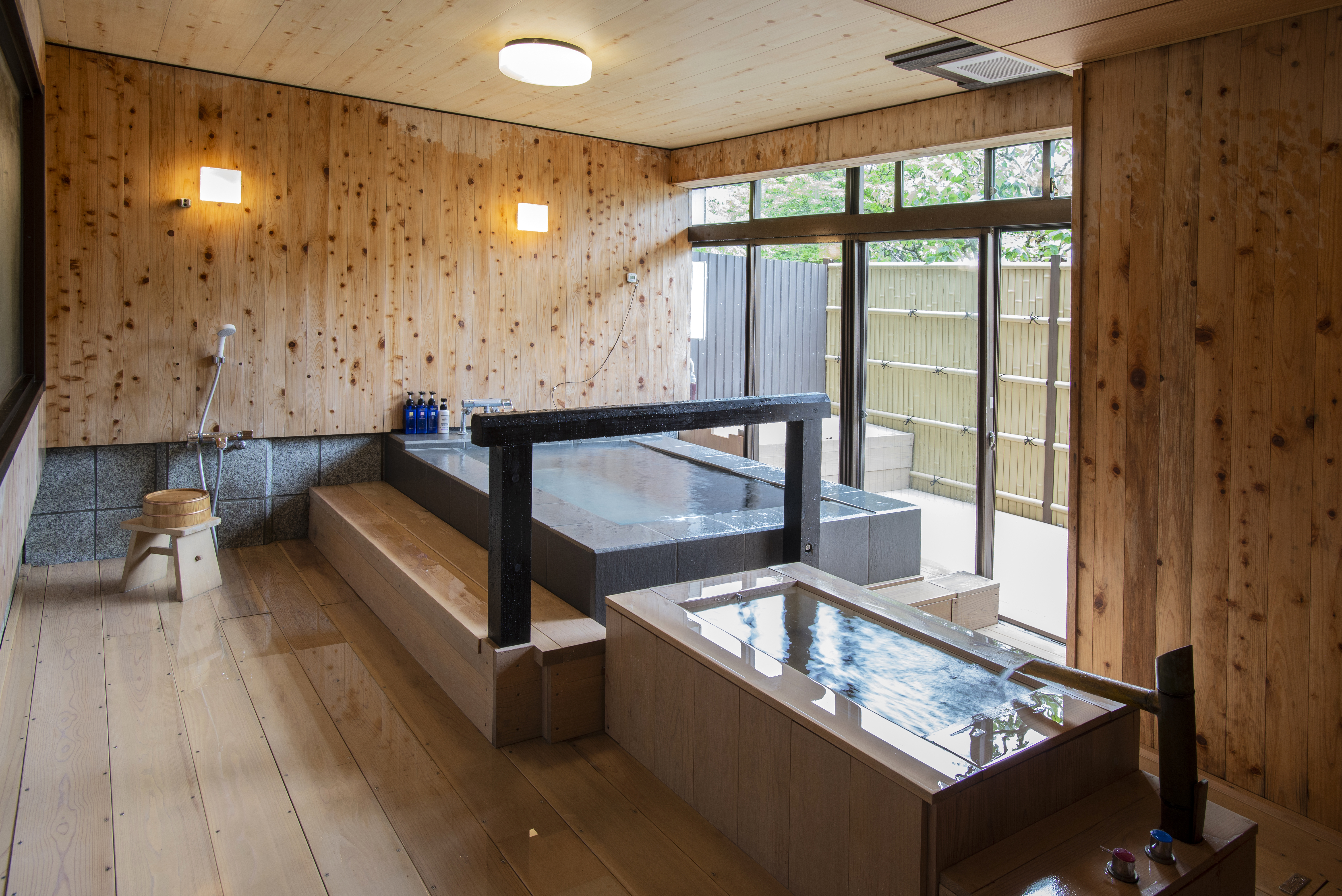 貴賓室 菫 | ペットと泊まれる宿(ペット同伴専門)｜温泉旅館 鬼怒川 絆